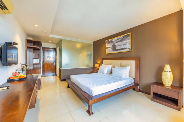 Junior Room, 1 Queen Bed, City View