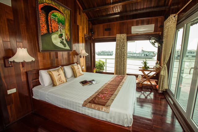 Royal Palace View Suite with Balcony