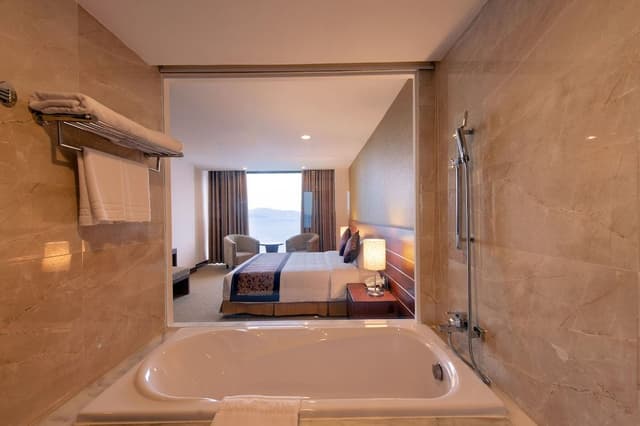 Deluxe King Ocean View