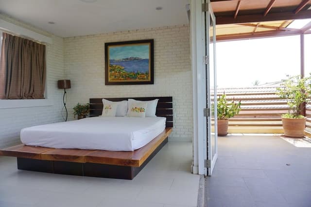 Suite, Balcony