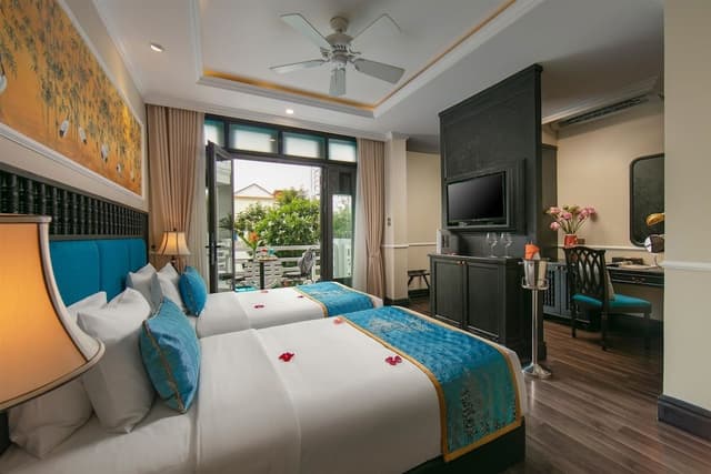 Suite Double or Twin With Balcony and Pool View