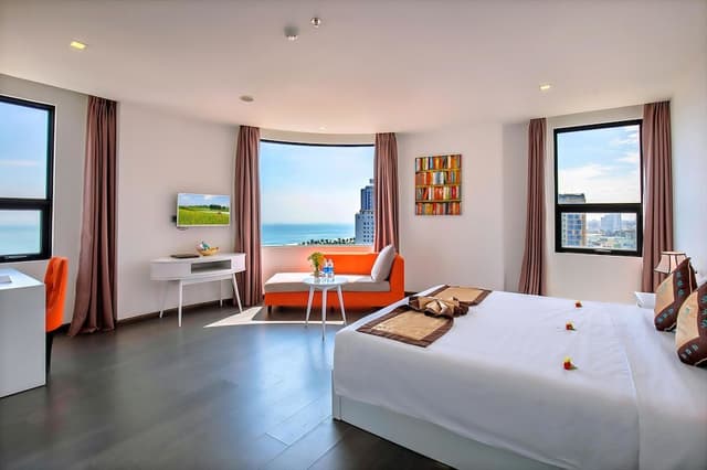 Deluxe Suite, 1 King Bed, Beach View