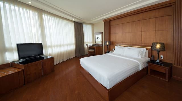 Junior Suite, City View