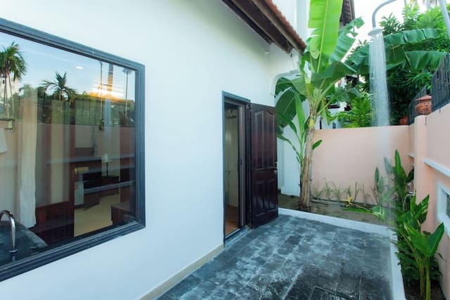 Villa, 1 King Bed, Garden Area