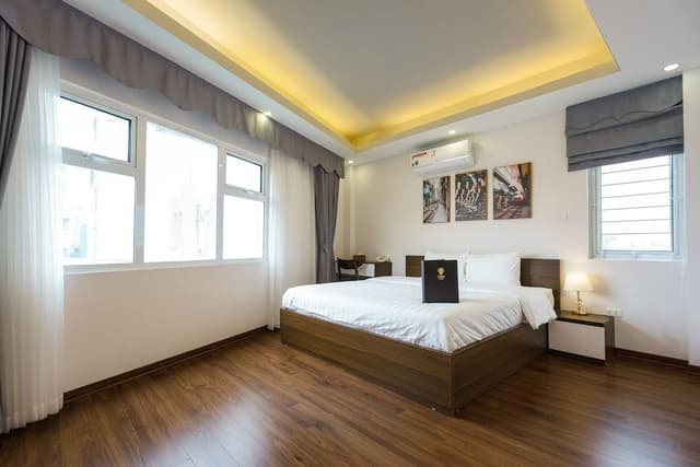 Basic Room, 1 King Bed, Balcony, City View