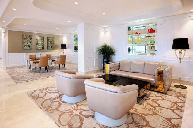 Designer Suite, Club Lounge Access, Free Minibar, City or River View