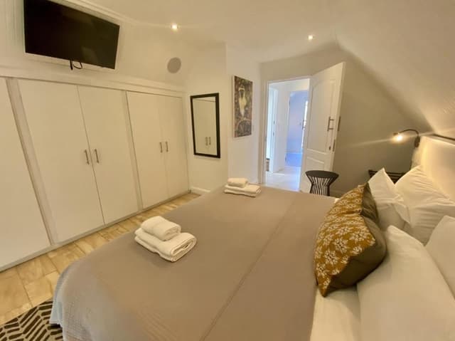 Deluxe Upstairs Mountain Facing Room