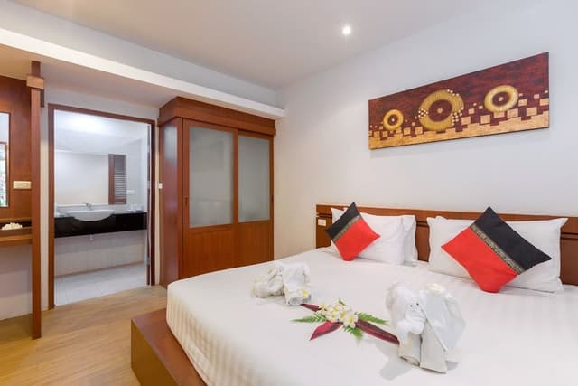 One-Bedroom Suite Garden View