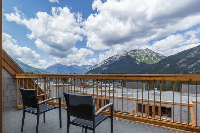 Superior Studio Suite, 1 King Bed, Mountain View