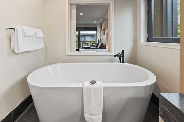 Studio Trail (short distance from main lodge)