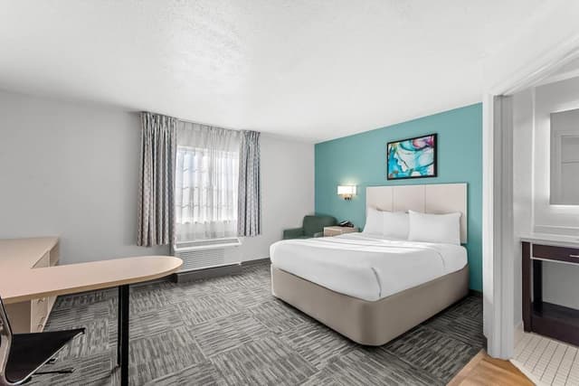 Standard Room, 1 Queen Bed, Non Smoking