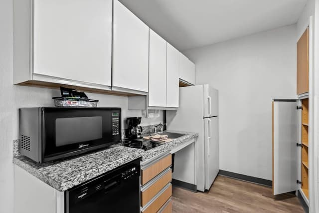 Suite, 1 Queen Bed with Sofa bed, Accessible, Non Smoking (Roll-In Shower)