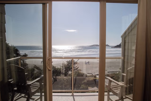 Deluxe Room, 1 King Bed, Beachside