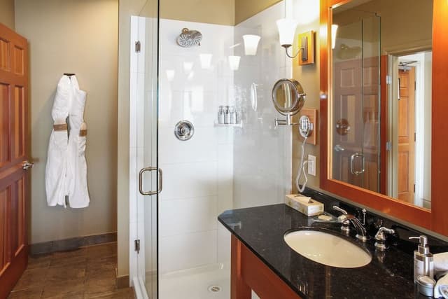 Deluxe Room, 1 King Bed, Beachside