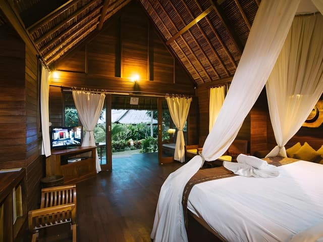 Deluxe One-Bedroom Huts with Garden View