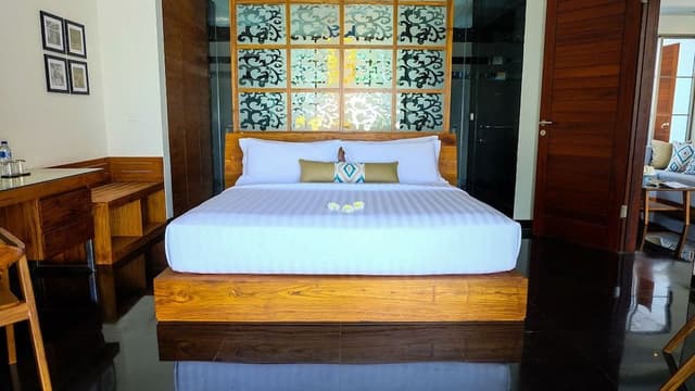 Deluxe pool villa