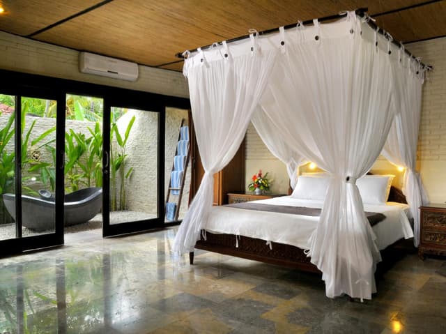 Bungalow (4 Adults)