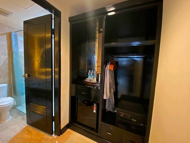 Deluxe Pool Access Room