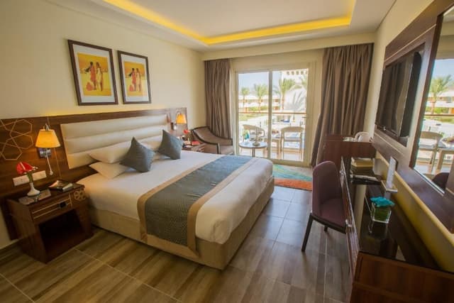 Deluxe Double or Twin Room with Pool View