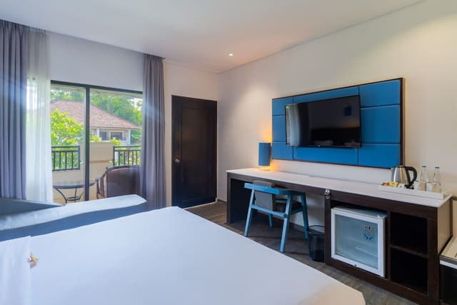 Deluxe Room, 1 Queen Bed, Garden View