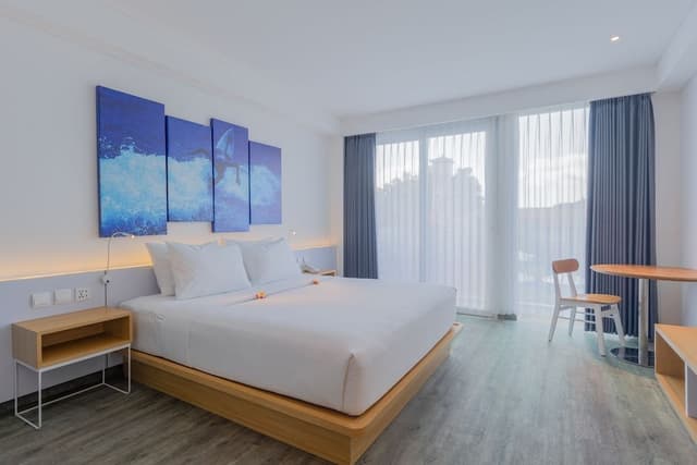 Premium Room, 1 Queen Bed, Pool View