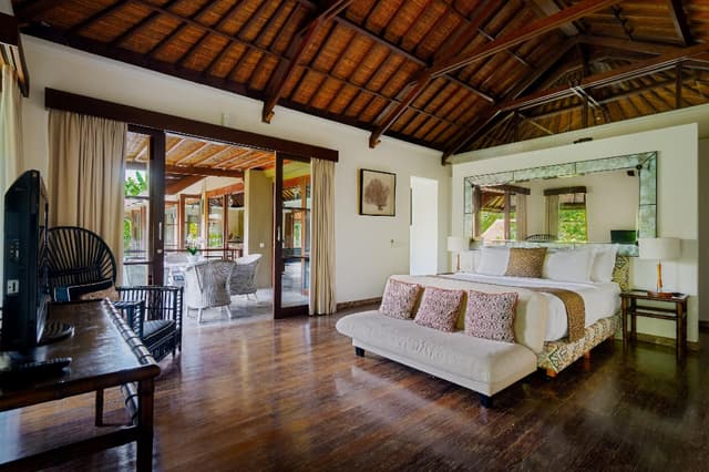 4 Bedrooms Villa