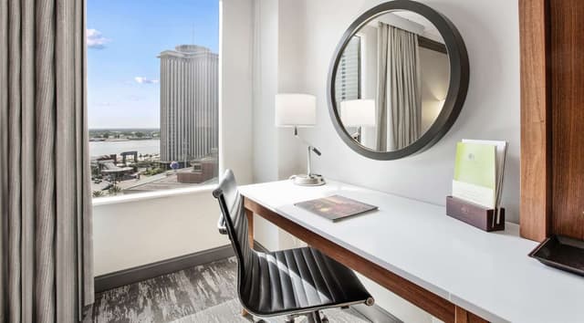 1 KING BED WITH CITY OR RIVER VIEW