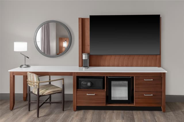 1 KING BED JUNIOR SUITE