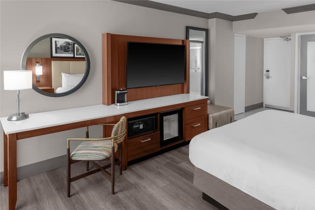 1 KING BED WITH CITY OR RIVER VIEW