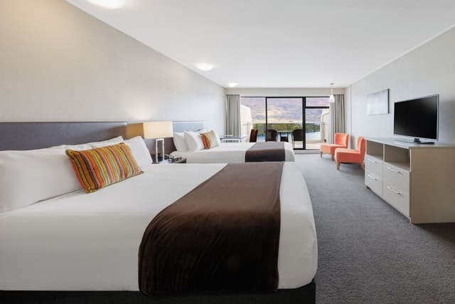 Superior Room, 2 Queen Beds, Kitchenette, Lake View