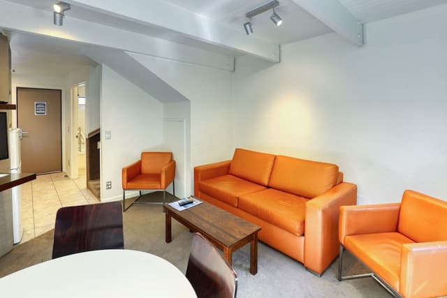 Two Bedroom Apartment with Courtyard