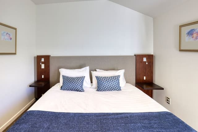 Two Bedroom Apartment with Courtyard