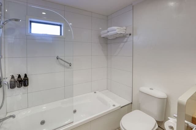 Two Bedroom Apartment with Courtyard