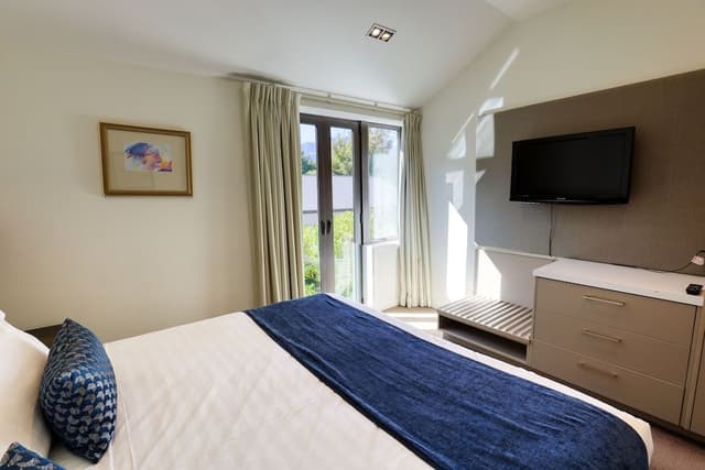 Two Bedroom Apartment with Courtyard