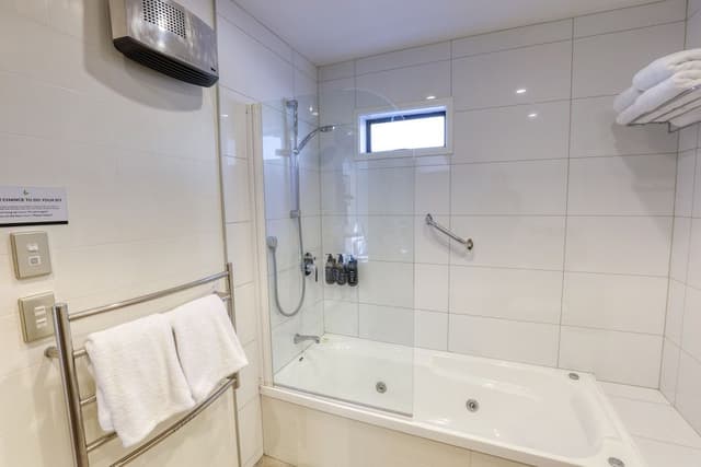 Two Bedroom Apartment with Courtyard