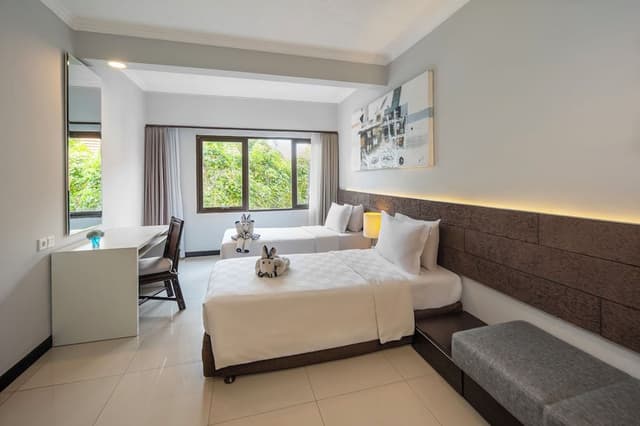 Suite, 3 Bedrooms, Balcony