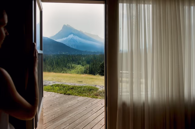 Deluxe Room, 1 King Bed, Mountain View (Deluxe Valley King)