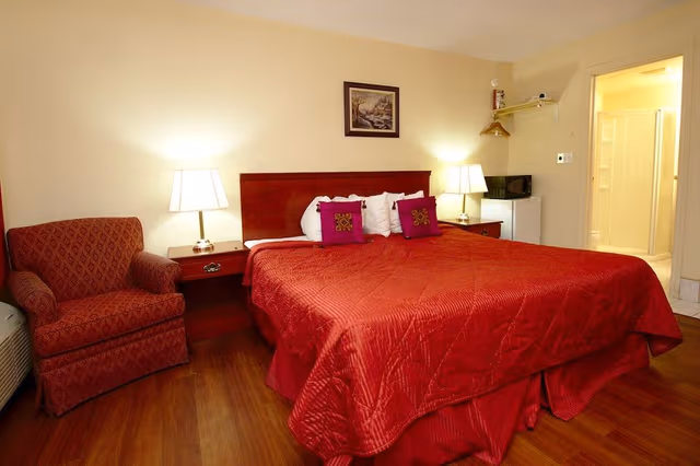 Standard Room, 1 King Bed, Jetted Tub