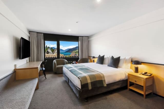 Superior King View Room