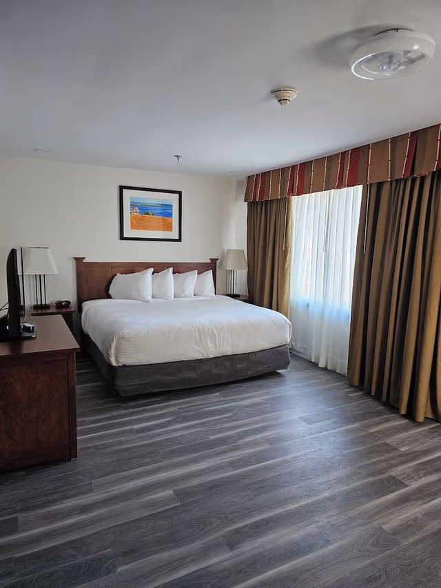 Renovated 1 King Bed Suite - Main building