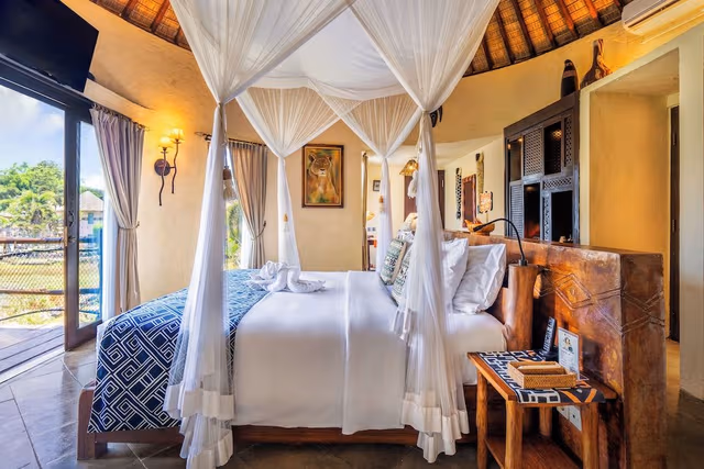 Twiga Deluxe Double Room + Bali Safari Entrance & Safari Journey