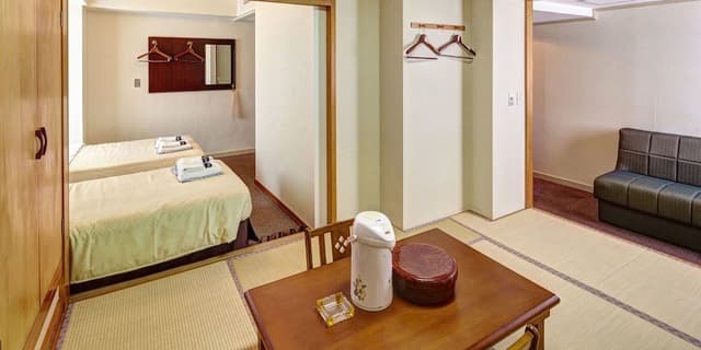 Japanese Western Room (2 Beds, 2 Futons)