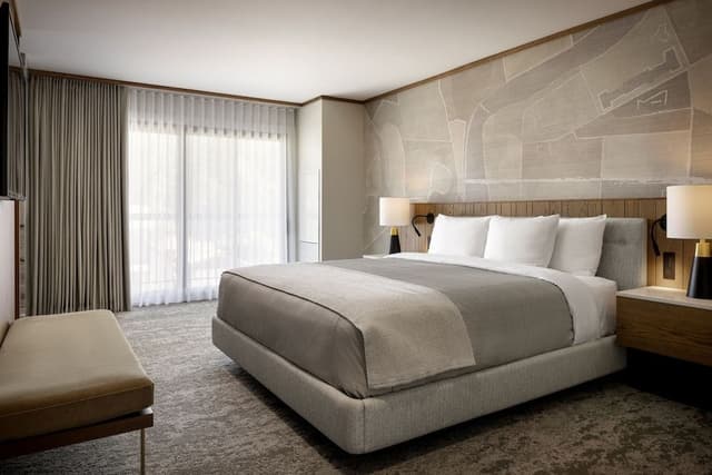 Parlor, King Bed, Preferred View
