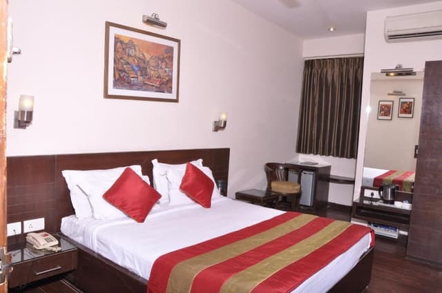 Deluxe Double Room (2 Adults + 1 Child)