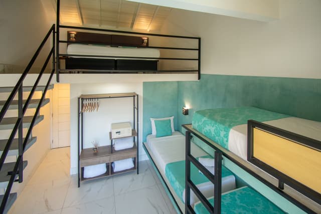 Quintuple Room