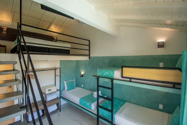Quintuple Room
