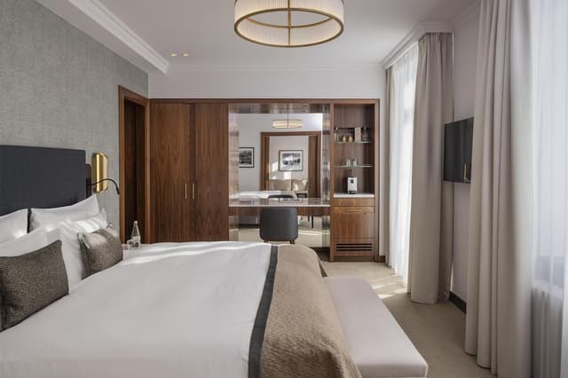 Junior Suite, 1 King Bed, Mountain View (Premier Junior Suite)