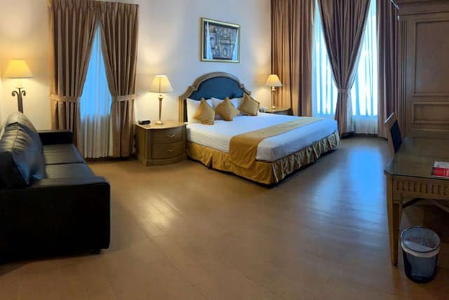 1 King Bed, Non-Smoking, Junior Suite, Two Sofabeds, Kitchen, Microwave And Refrigerator, Coffee Maker, Continental Breakfast