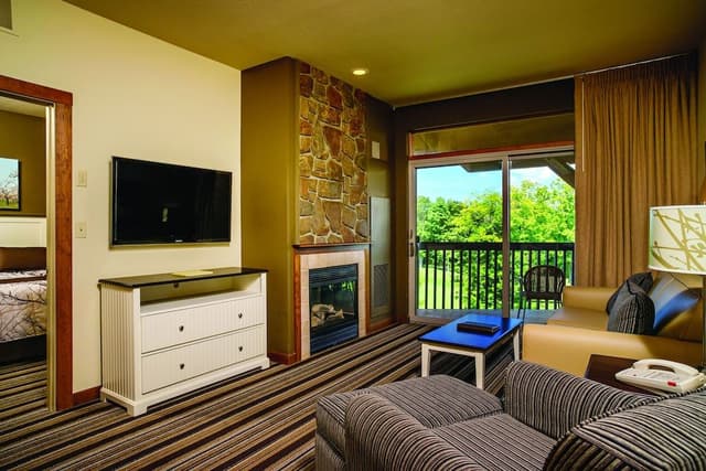 The Lodge at Cedar River, Shanty Creek Resort : One-Bedroom Suite