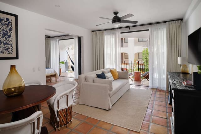 1 KING 1 BEDROOM SUITE WITH EXTENDED TERRACE